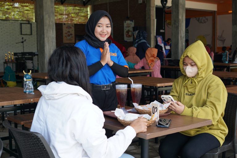 A C'BEZT Fried Chicken waitress serving two customers