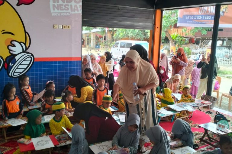 A group of students in Makassar coloring on paper